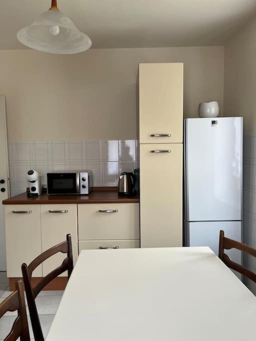 Gabbinoholidayhome Appartamento In Suggestiva Corte Como Exterior photo